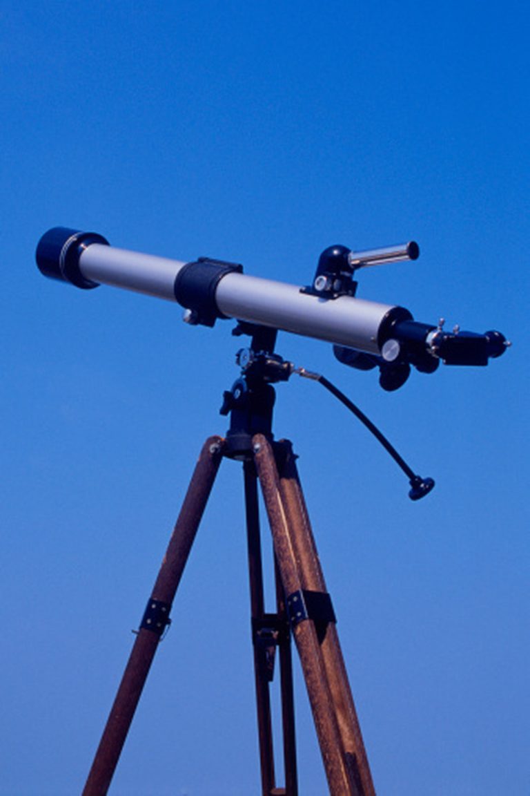 Using a Vivitar Telescope