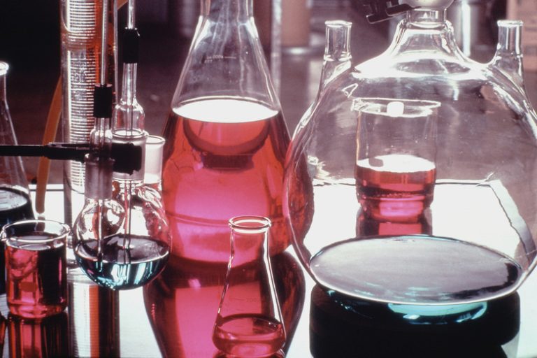 Understanding the Color Change of Phenolphthalein