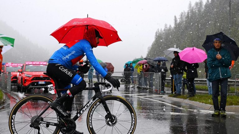 Aussie Star Criticizes Giro Organizers as Riders Protest Snow Conditions