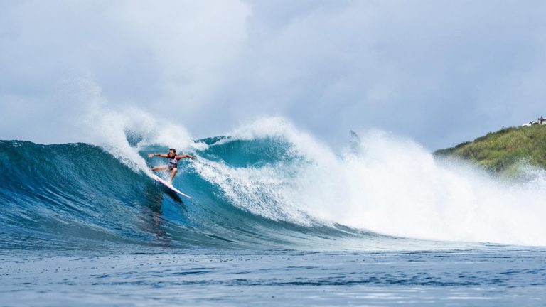 Shark Attack Disrupts Australian Surfers at Hawaiian Competition