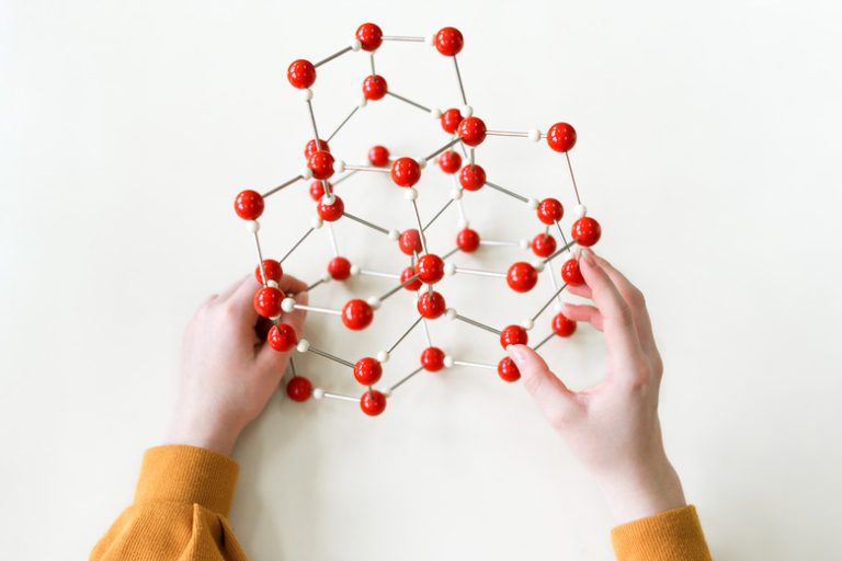 Comparing Ionic and Covalent Bonds: Similarities and Differences