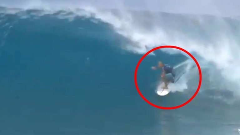 A 47-Year-Old Kelly Slater Scores an 'INSANE' Perfect 10 at Pipeline