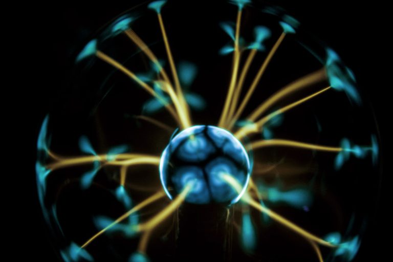 Identifying the Charge of an Element Understanding Positive and Negative Charges