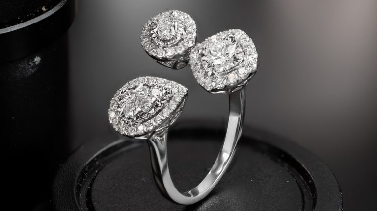 Distinguishing Lab-Grown Diamonds from Natural Diamonds